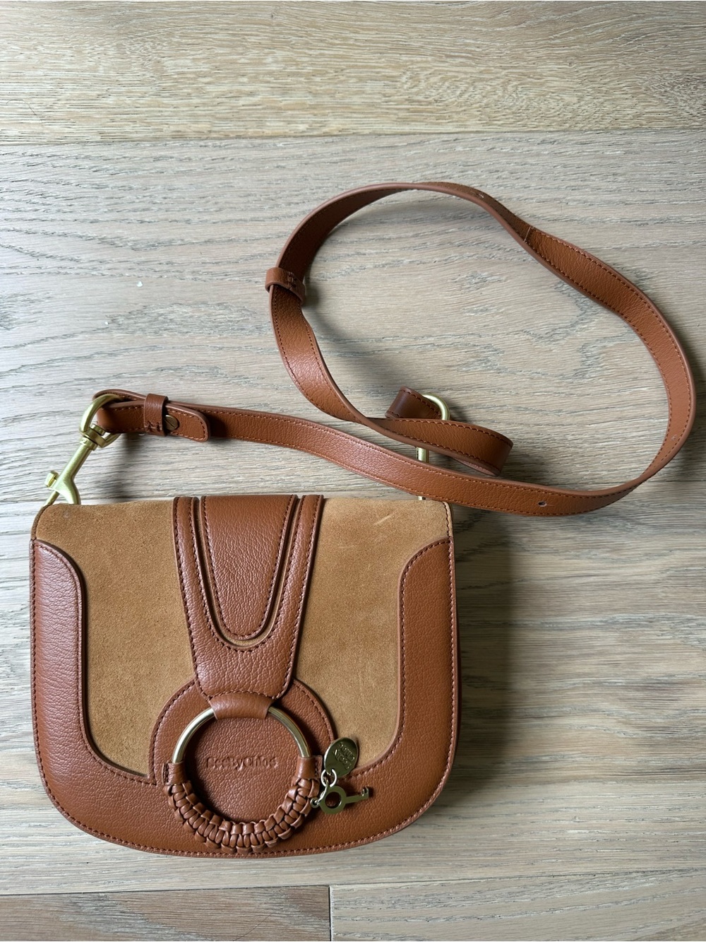 See By Chloe Hanna Tan and Brown Leather crossbody bag - Picture 2 of 8